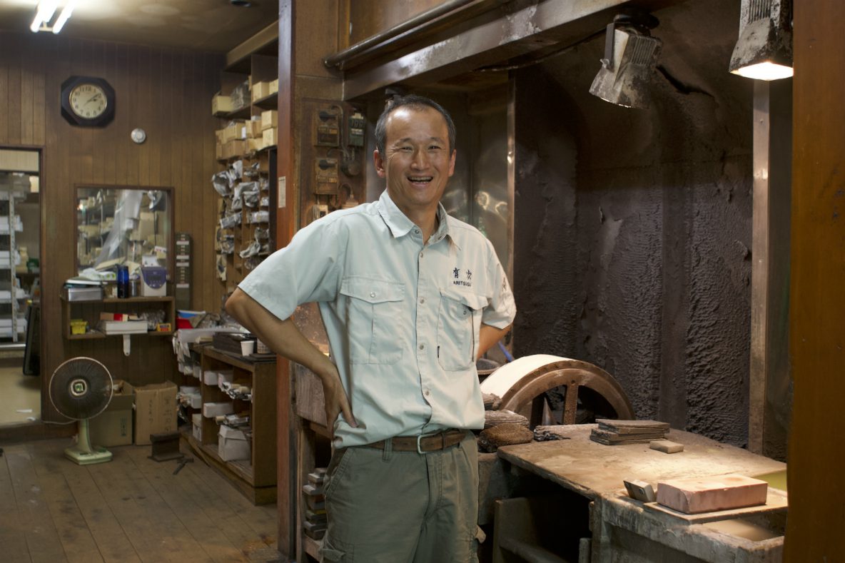 Aritsugu. Knife shop favoured by local fishmongers and foreign celebrity chefs.