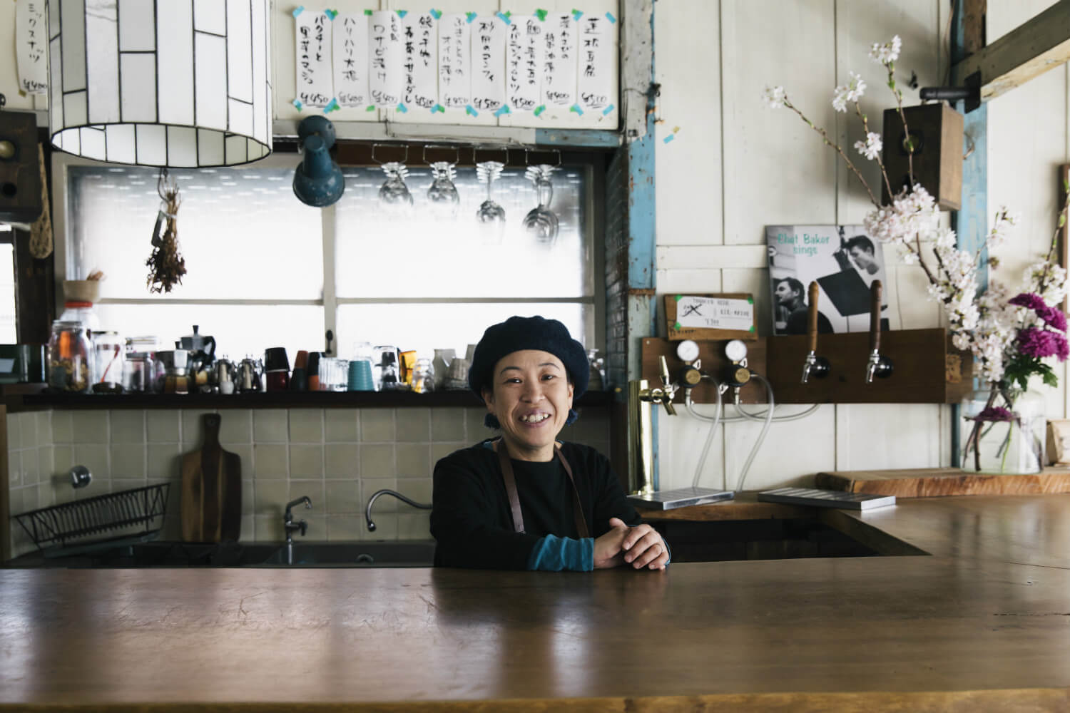 Oichiichi, an intimate counter restaurant serving Japanese home cooking. A safe distance from the crowds around Kamakura station.